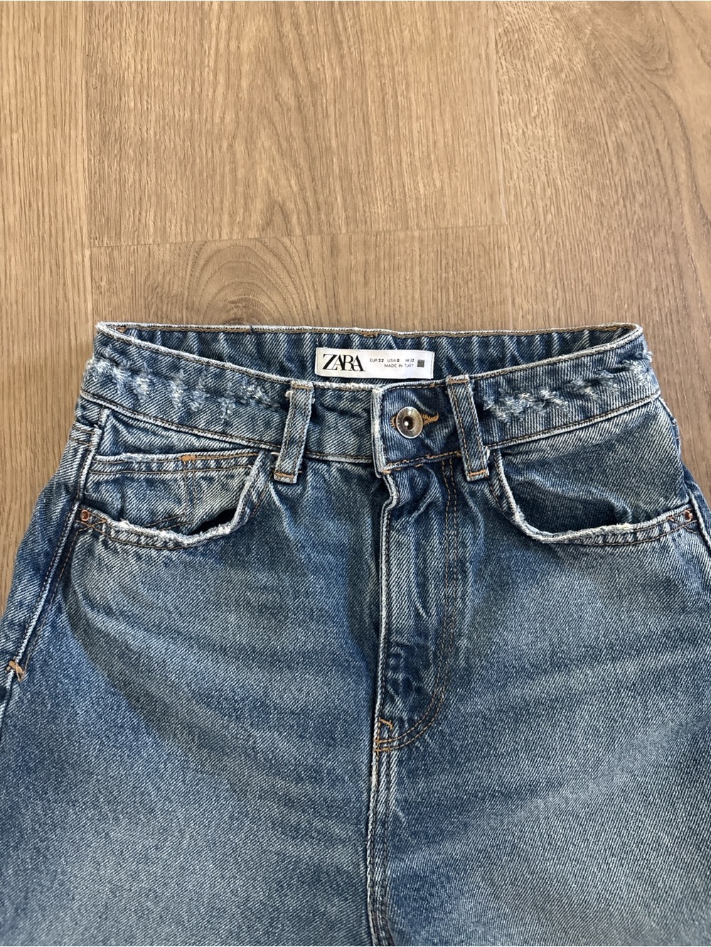 Zara blue denim jeans with a high waist and straight leg size 0
